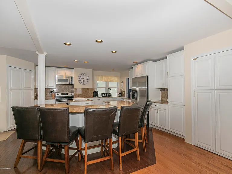 18 Ocean Ave — Photo 12