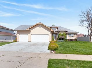 1613 E 6th St, Deer Park, WA 99006