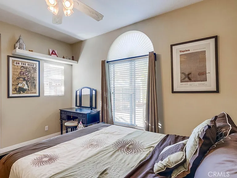 54 Santa Barbara Ct — Photo 23