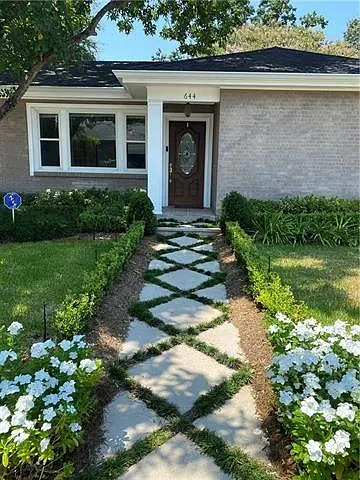 644 Oaklawn Dr — Photo 2