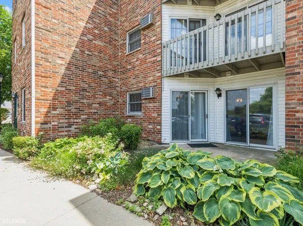 4301 W Shamrock Ln, McHenry, IL 60050