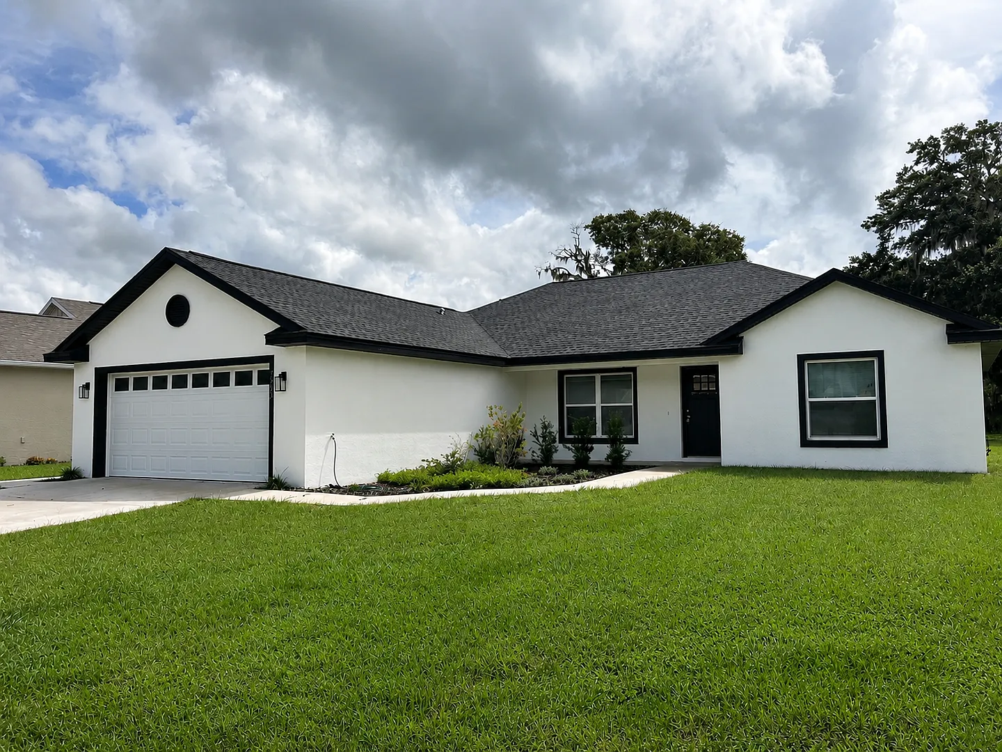 Gorgeous 3br/2ba Home W/ 2-Car Garage! — Photo 1