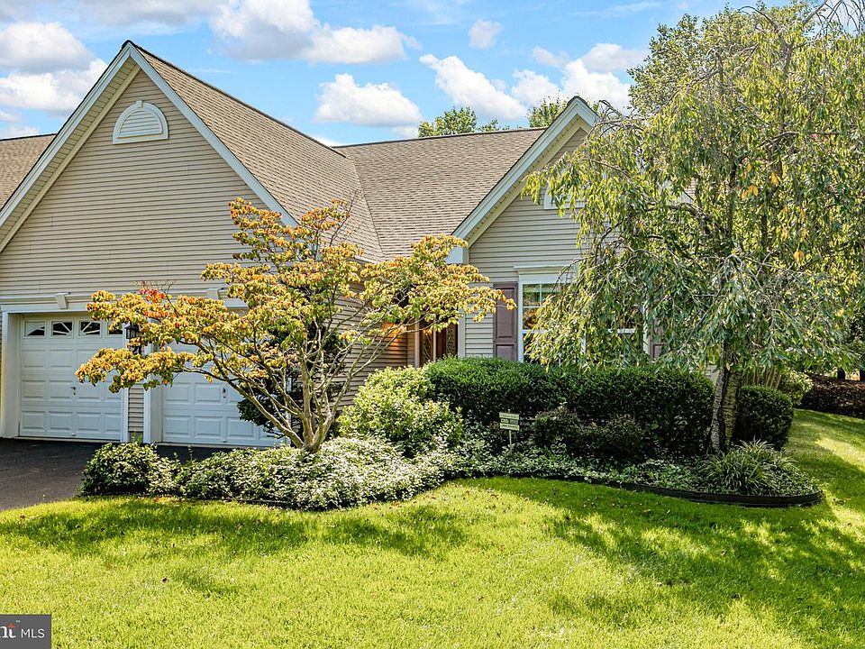 1st image of 21 Barbados Ct