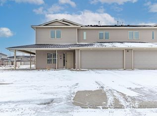835 Mayflower Dr, Bismarck, ND 58504