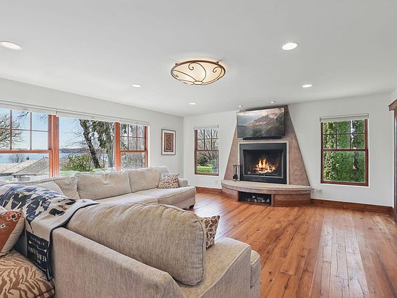 4th image of 30 Willow Woods Dr