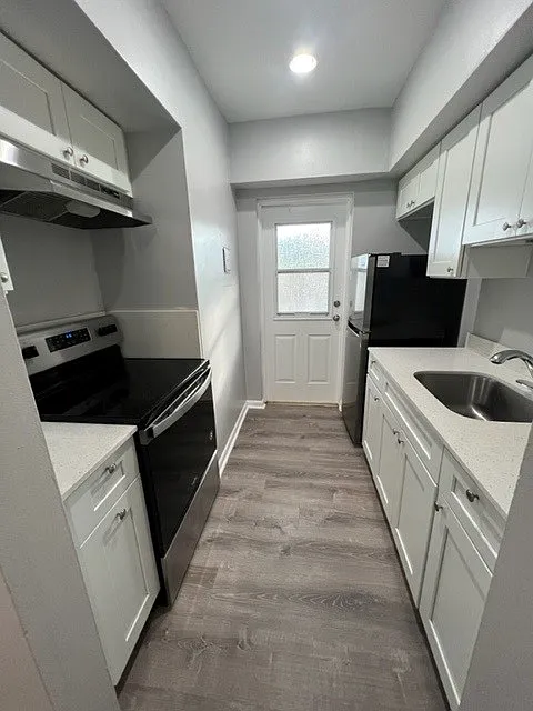 2436 Van Buren St #5
