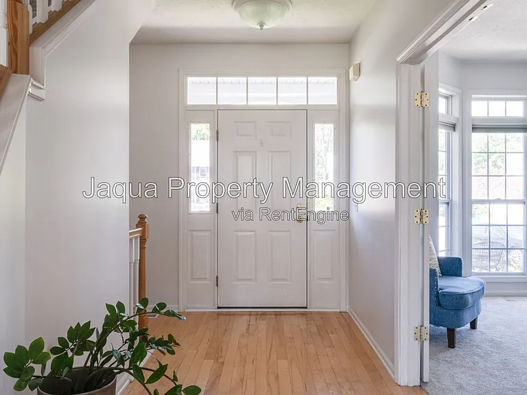 3397 Hampstead Ct — Photo 2