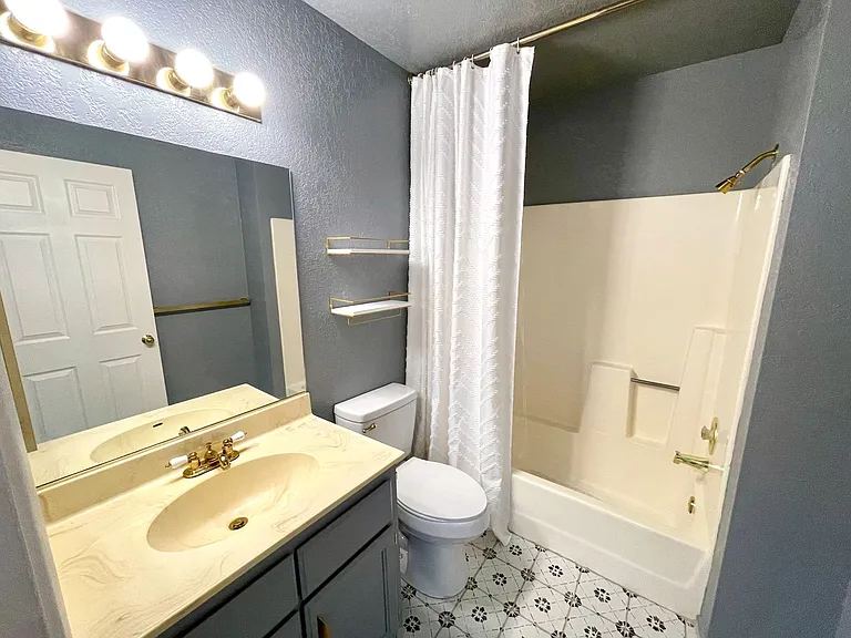 1800 Clubhouse Dr #157 — Photo 17
