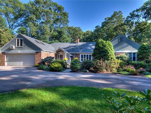 2nd image of 300 Tanglewood Dr