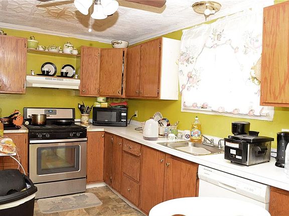 4th image of 33 Dellwood Pl