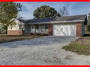 735 Hwy 32, Bolivar, MO 65613