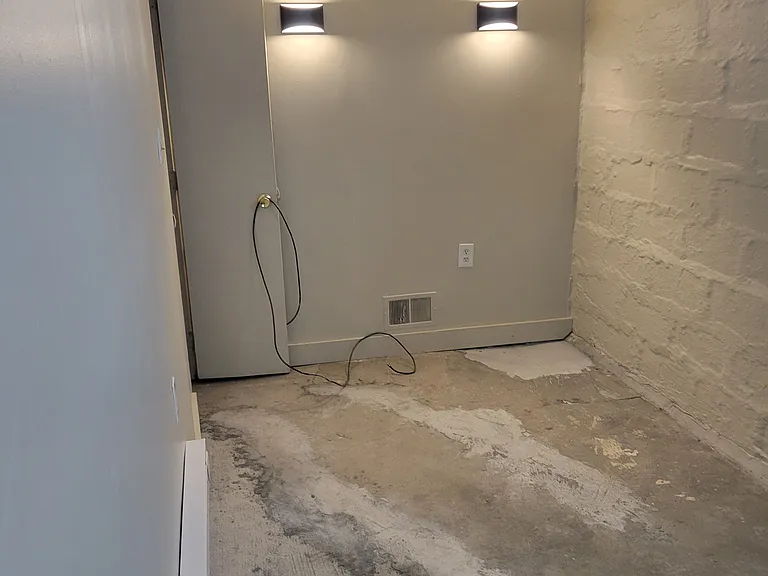 1005 Woods Run Ave — Photo 4