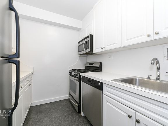 3rd image of 65 W 55th St APT 8G