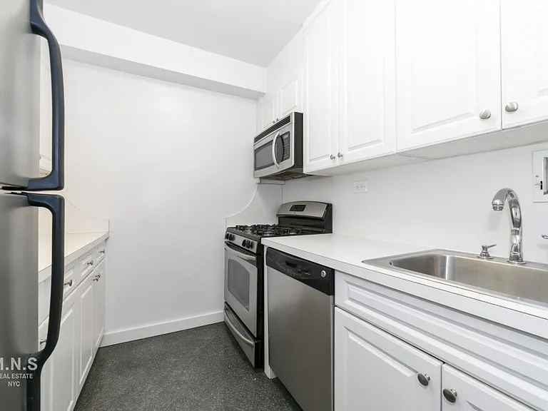 65 W 55th St #5G — Photo 3