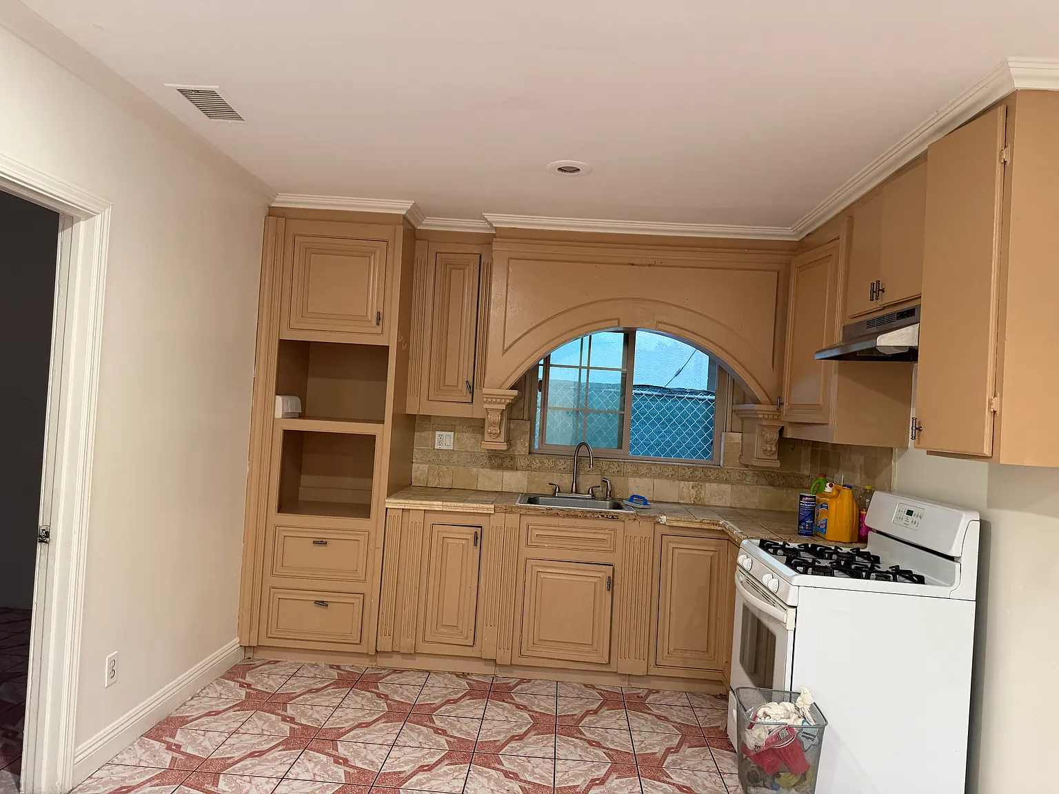 2 bed, 850 sqft, $2,500 — Photo 4