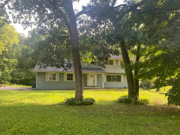 2658 Oak Crest Cir, Sun Prairie, WI 53590