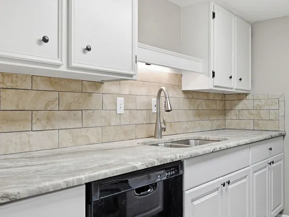 1800 Lavaca St APT 515, Austin, TX 78701