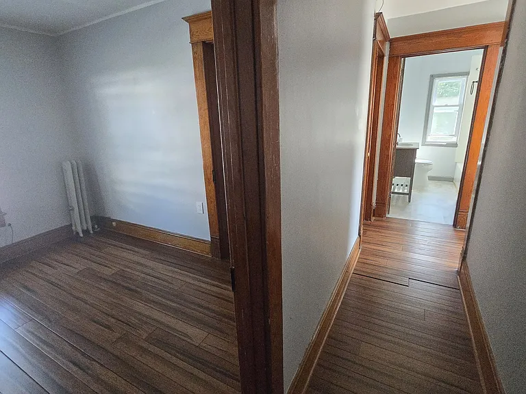 326 1/2 Warren St — Photo 13