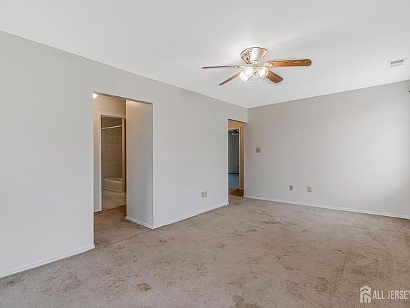 4th image of 18 Robinson St