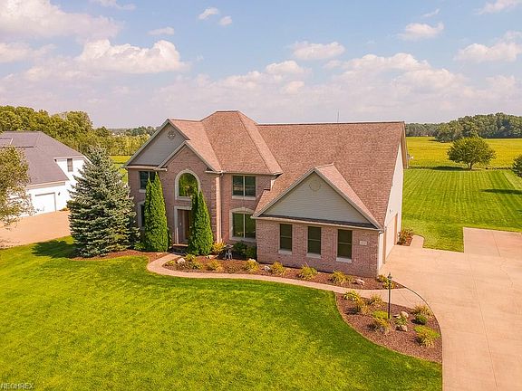 2nd image of 1573 Greenbriar Run