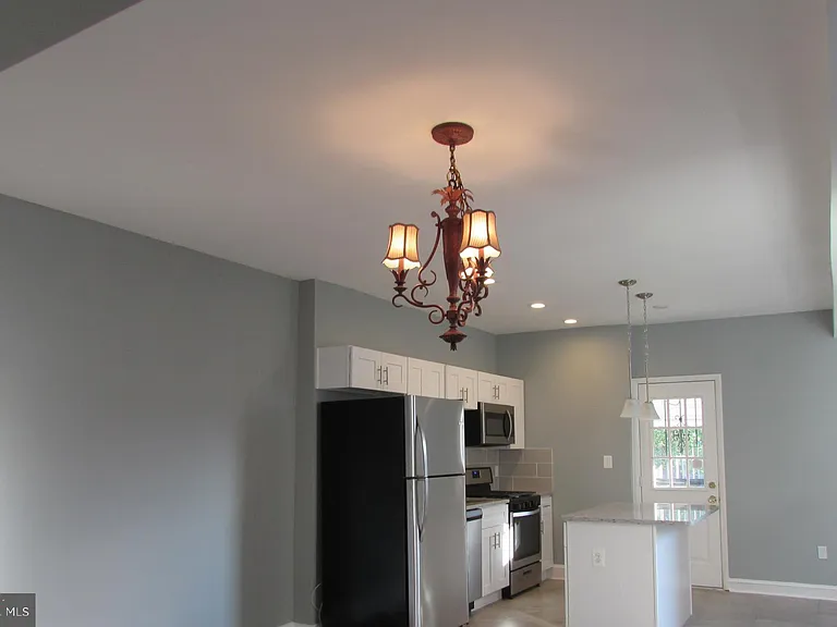 2735 Chesterfield Ave — Photo 4
