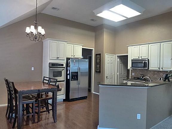 3rd image of 2029 Londonderry Dr