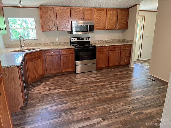 5th image of 1245 Suncrest Ave