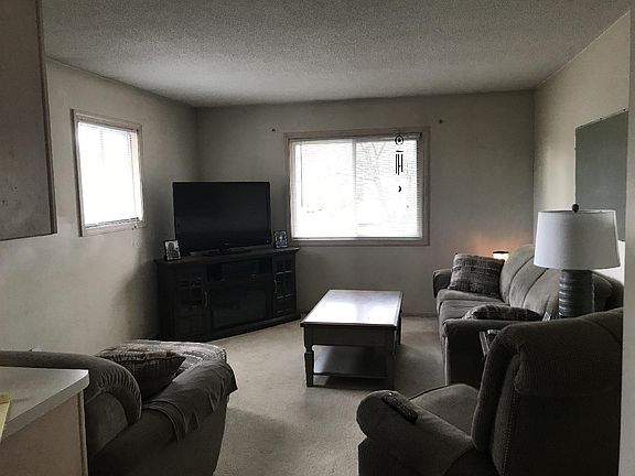 3rd image of 461 & 471 N North St