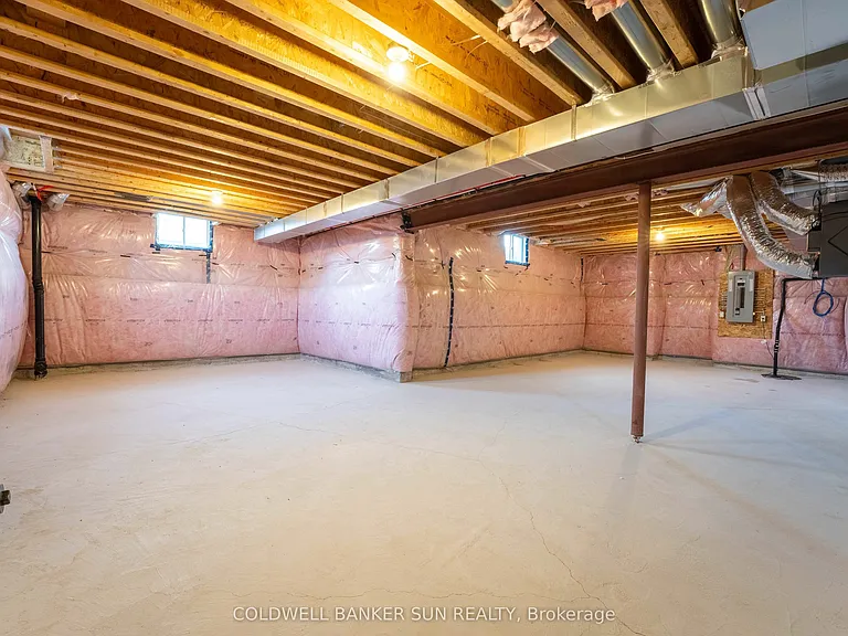 166 Prince Charles Cres — Photo 39