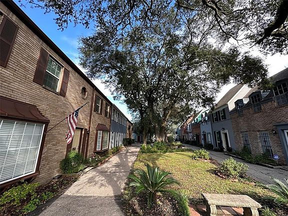 3rd image of 5208 Arboles Dr APT B4