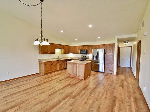 3rd image of 2573 20th Ave SE