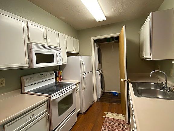 4th image of 1222 E Waterside Cv APT 31