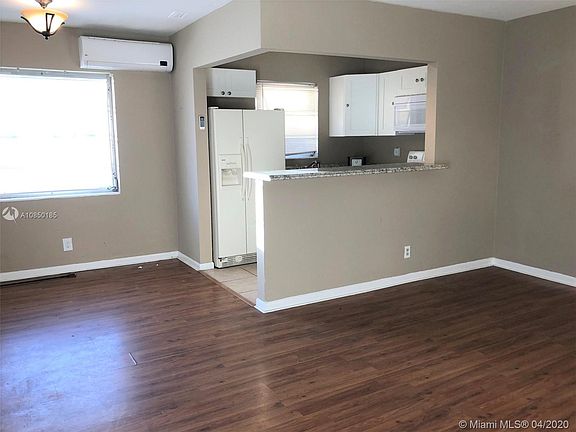 3rd image of 2801 NE 49th St #4