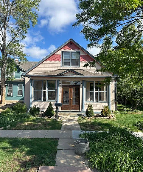2033 Pine St — Photo 1
