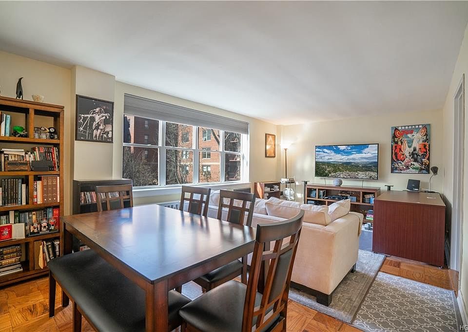 1st image of 25 Franklin Ave APT 6F