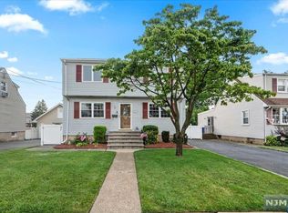 113 Macarthur Dr, Saddle Brook, NJ 07663