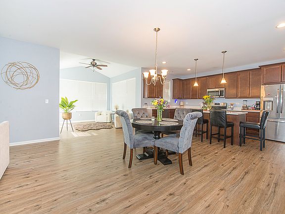 3rd image of 6804 Whisper Glen Dr