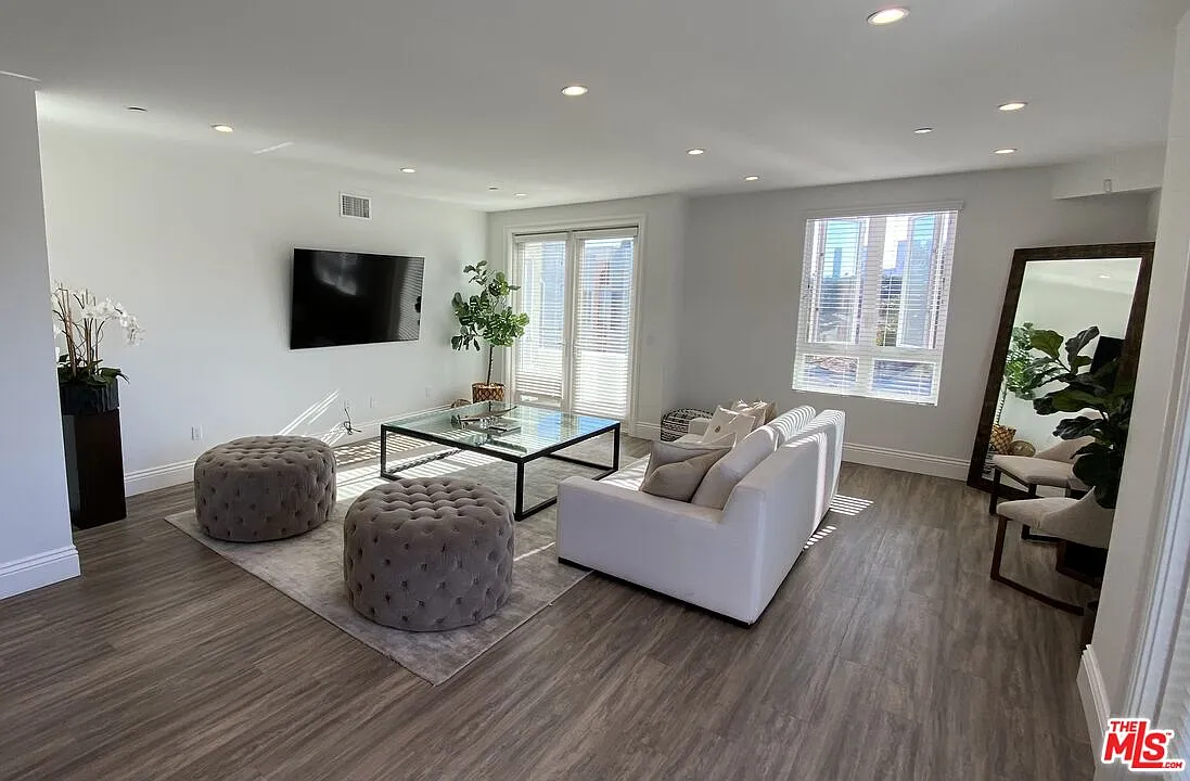 2 bed, 2.5 bath, 1364 sqft, $6,800 — Photo 1