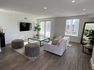 8700 Chalmers Dr #PENTHOUSE 401, Los Angeles, CA 90035