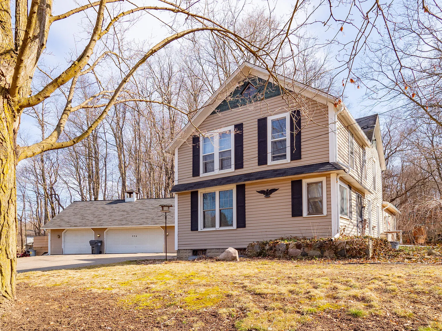 328 Worden Ave photo 1