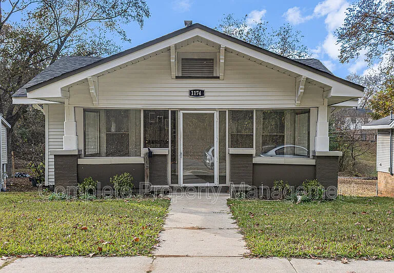 1174 Birmingham St — Photo 1