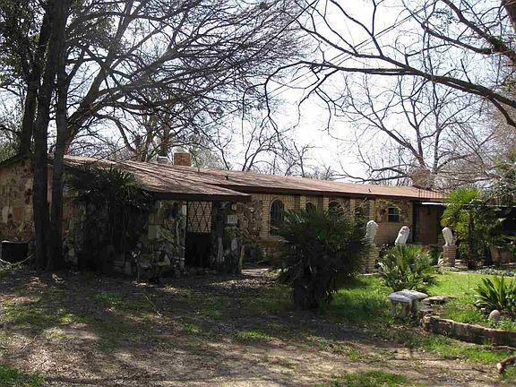 2nd image of 2311 Briarwood Ln