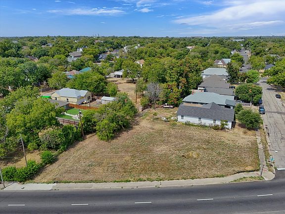 2nd image of 1401 W Waco Dr
