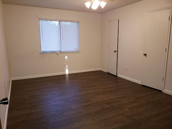 4th image of 1106 Twin Pine Ct