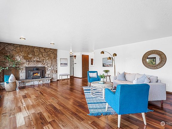 3rd image of 181 Riverhill Drive