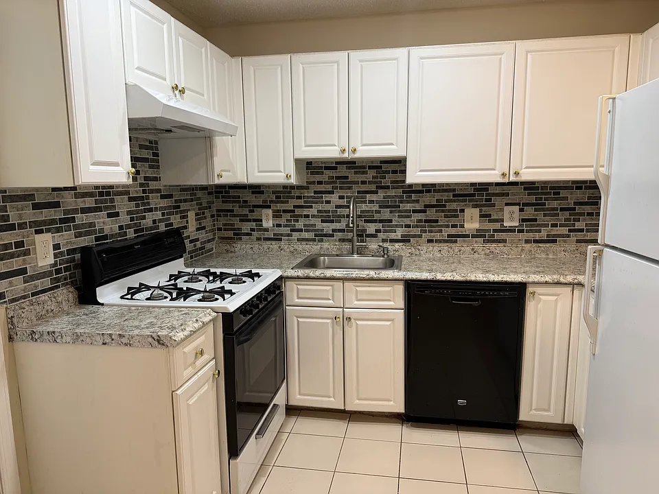 245 Prestwick Way