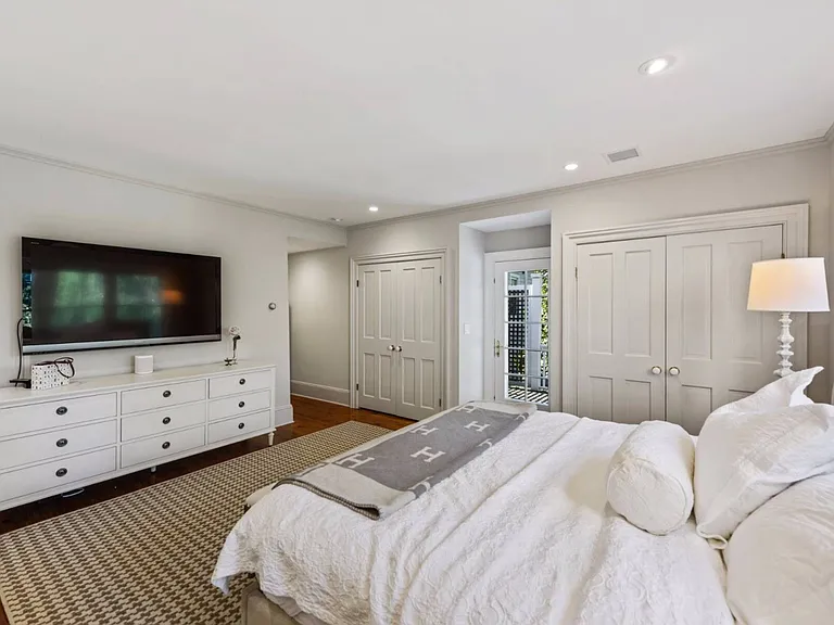 135 Meeting House Ln — Photo 22