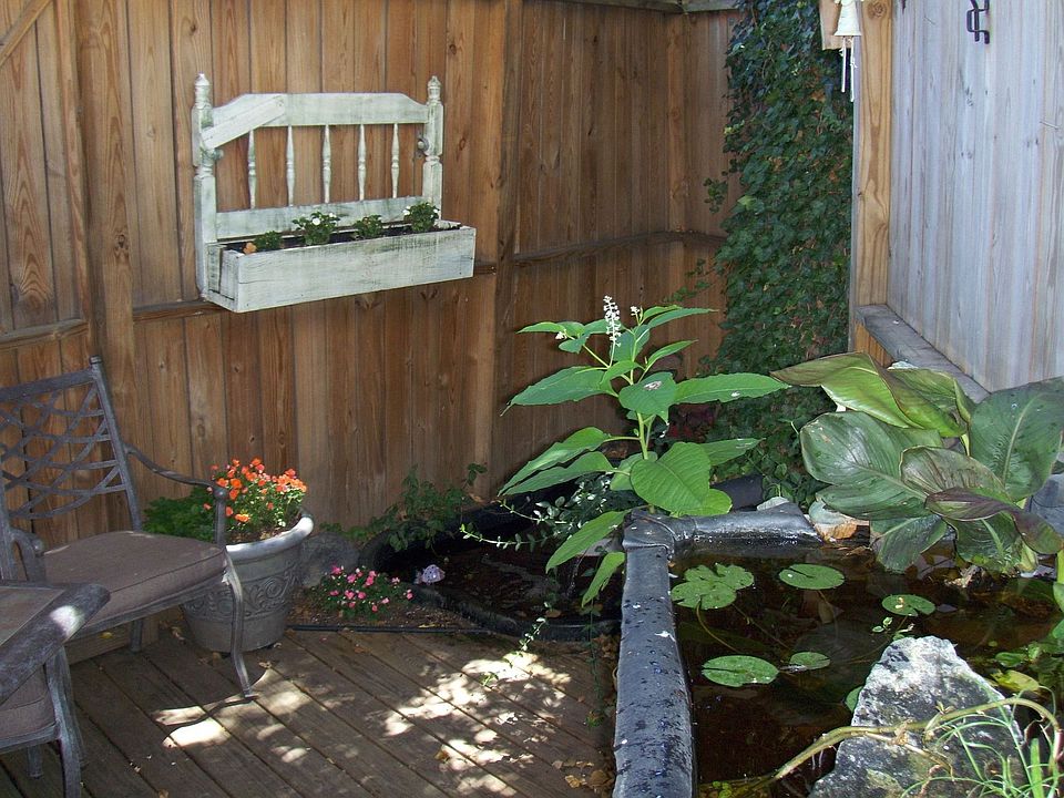 2nd image of 883 Tyson St
