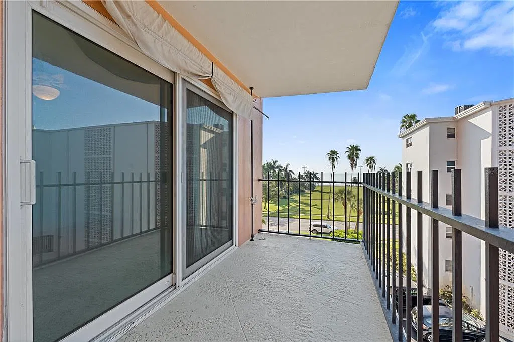1 bed, 1.5 bath, 950 sqft, $3,300 — Photo 4
