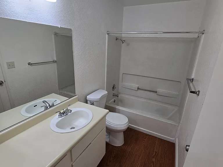 1117 W Swain Rd #18 — Photo 11